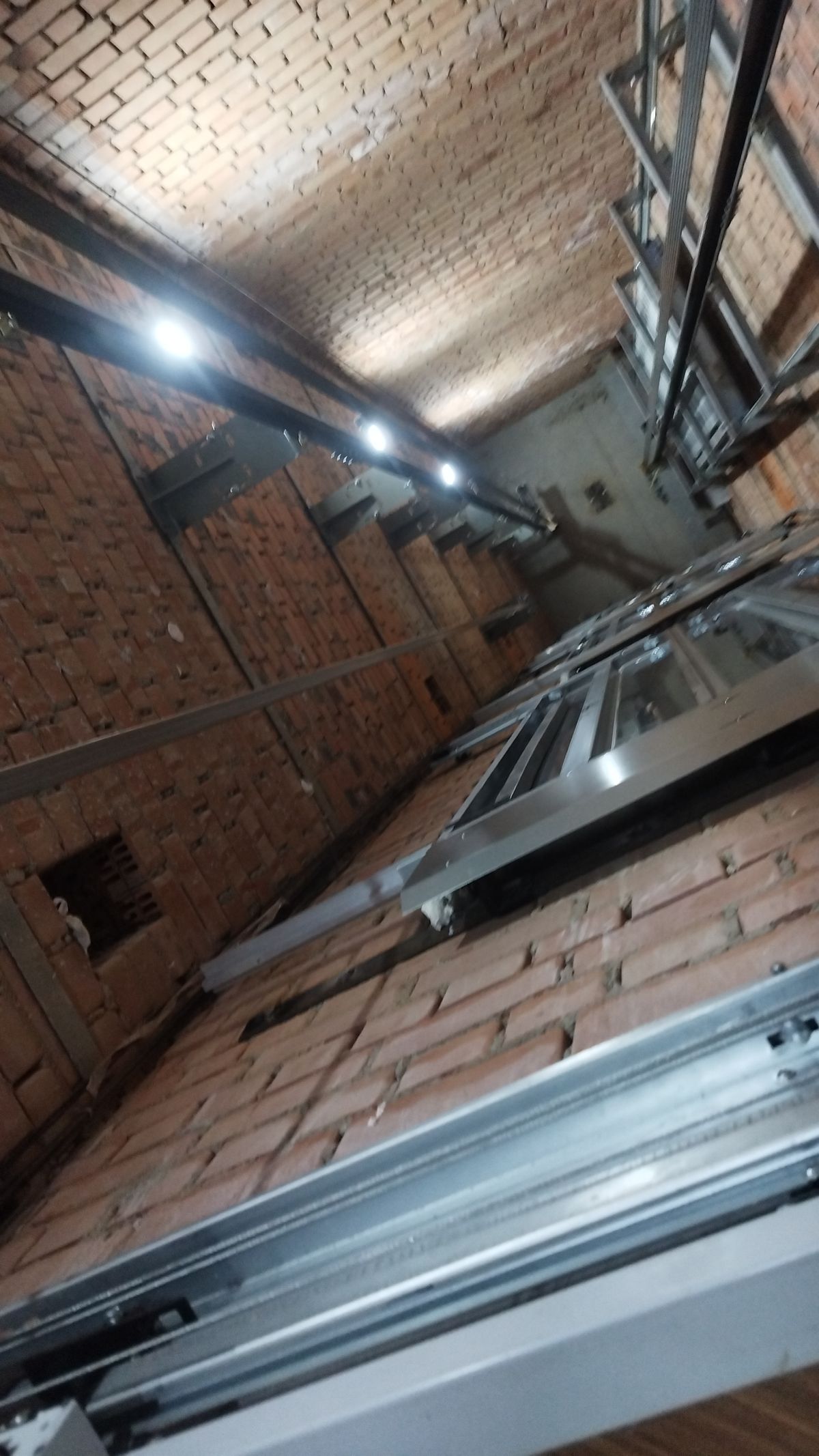 🏠 مصاعد فلل جدة – الحل العصري للراحة والفخامة داخل منزلك